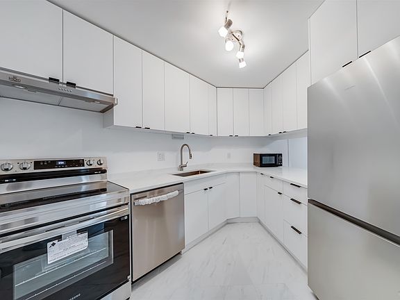 2nd image of 1190 Pacific St #208