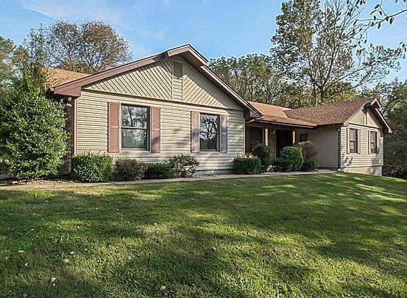 2nd image of 4396 Woodridge Dr