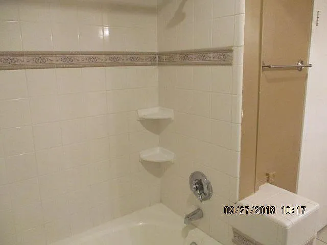 2510 Maxwell Ln — Photo 4