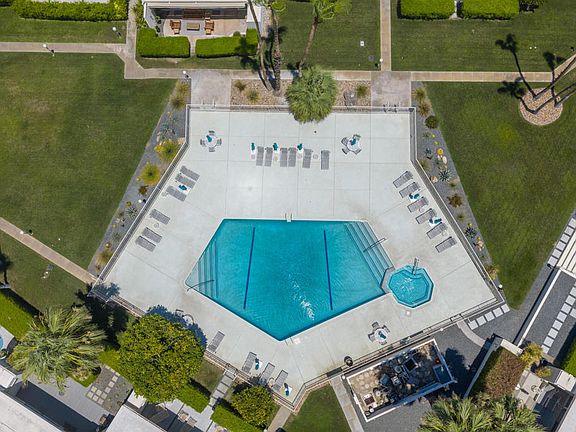 2nd image of 720 E La Verne Way