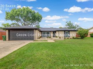 420 Baker Dr, Hurst, TX 76054