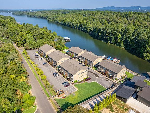 2nd image of 640 Arkridge Rd Unit H5