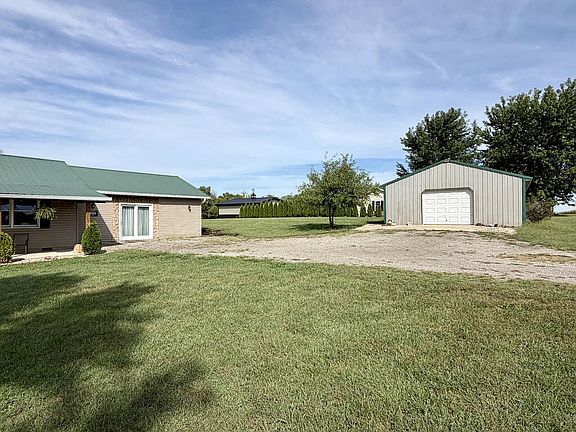 3rd image of 593 Clark Ln