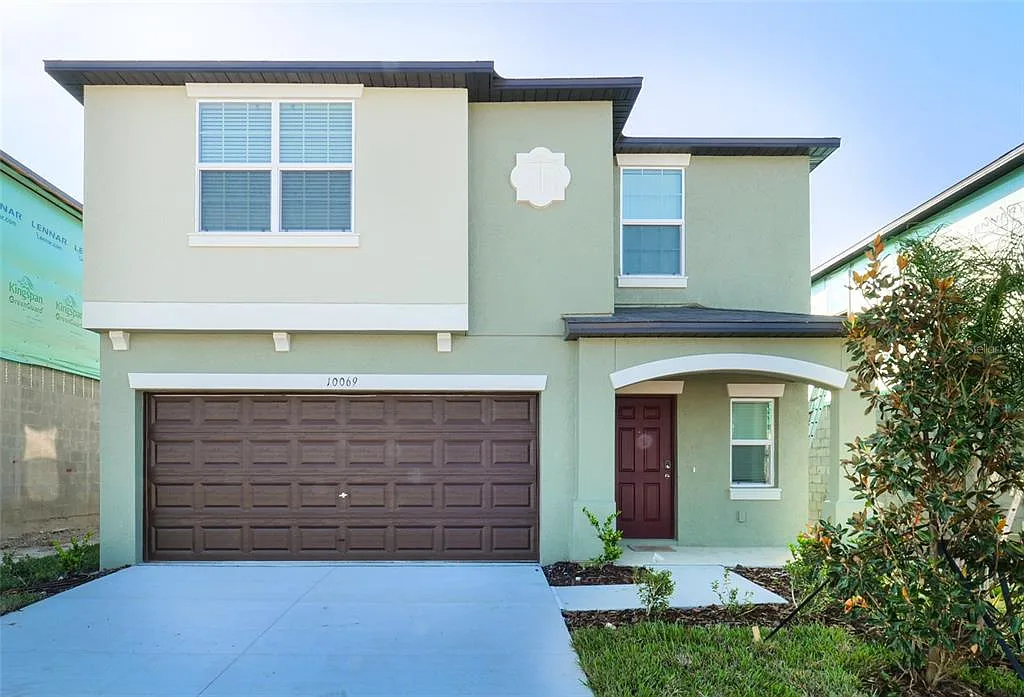 5 bed, 2.5 bath, 2217 sqft, $2,700 — Photo 1