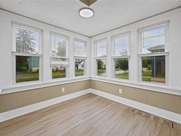 5th image of 61 Strathmore Dr