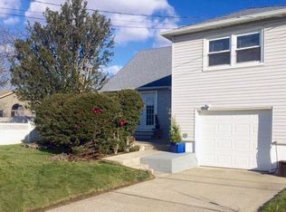 270 Harrison Ave, Island Park, NY 11558