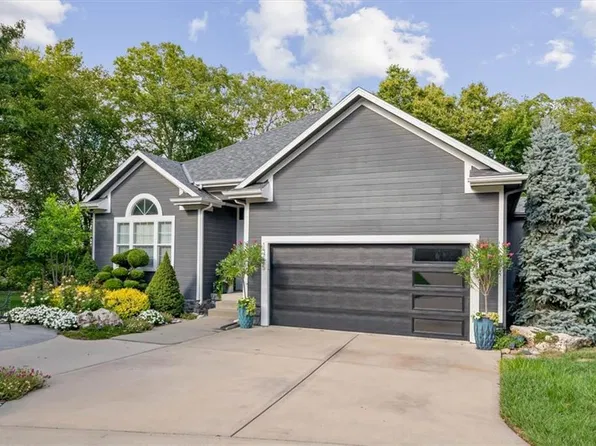 13725 Pembroke Cir, Leawood, KS 66224