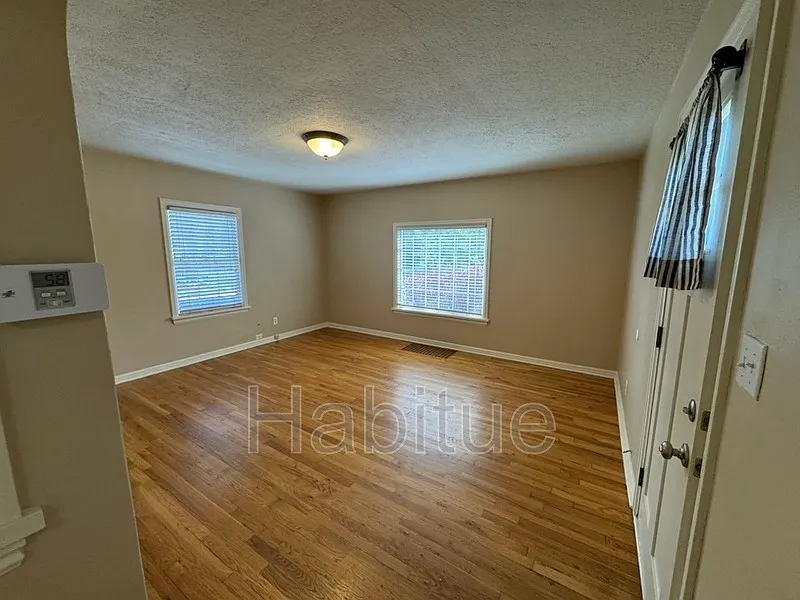 Building Photo - 1302 W Hays St #809