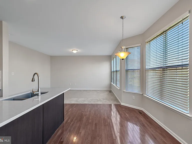605 Socrates St — Photo 16