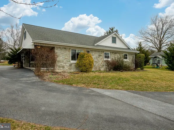 202 N Grandview Dr, Manheim, PA 17545
