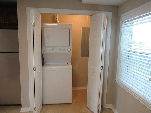 5th image of 3814 N 9th Ave APT B