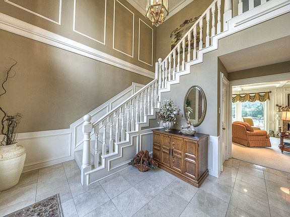 3rd image of 2210 Pleasant Creek Dr