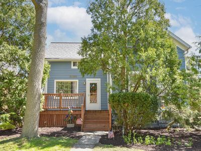 5932 N Santa Monica BOULEVARD, Whitefish Bay, WI, 53217