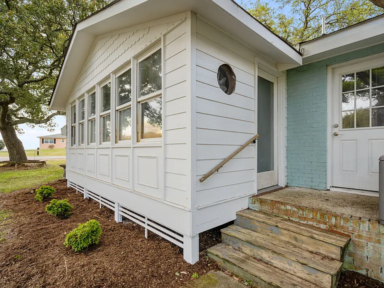 109 River Dr — Photo 34