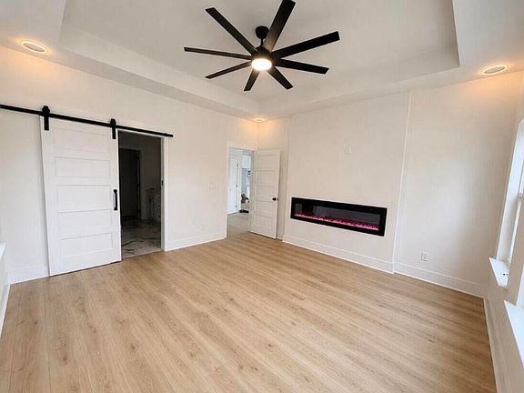 5th image of 1003 Heaton Dr