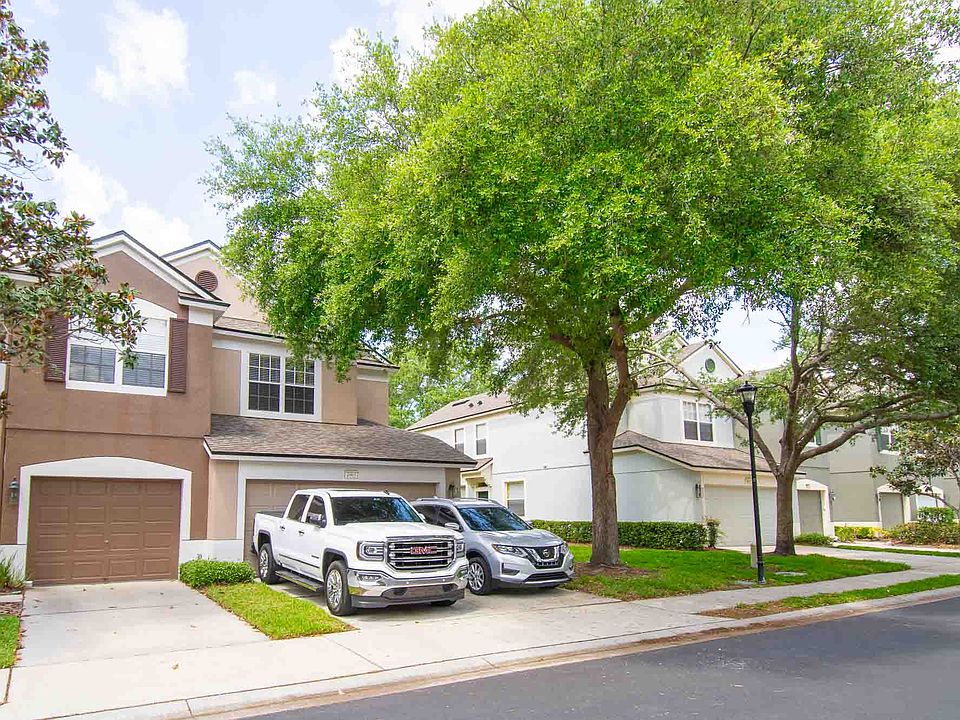 Town home with 2 car garage- end unit