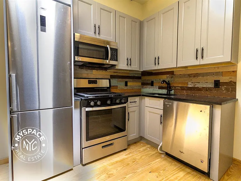 212 Starr St #2L — Photo 2