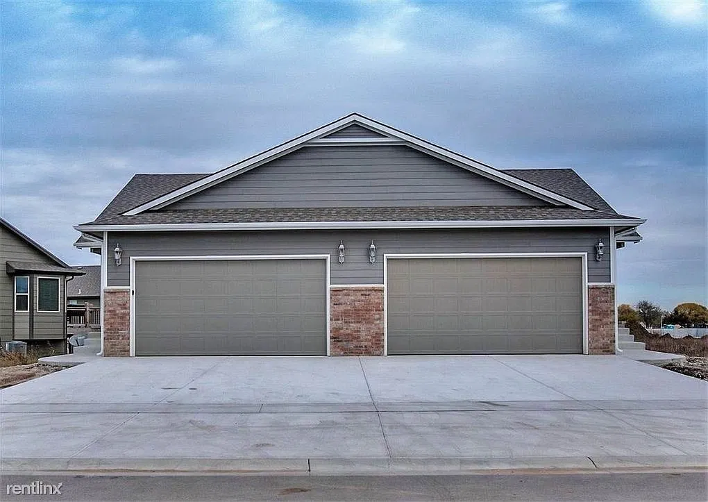 4 bed, 2250 sqft, $2,205 — Photo 2