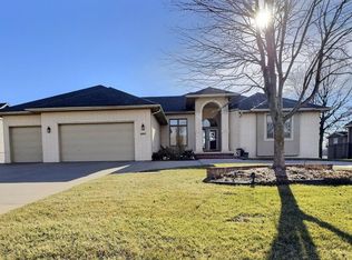 6507 W Briarwood Cir, Wichita, KS 67212