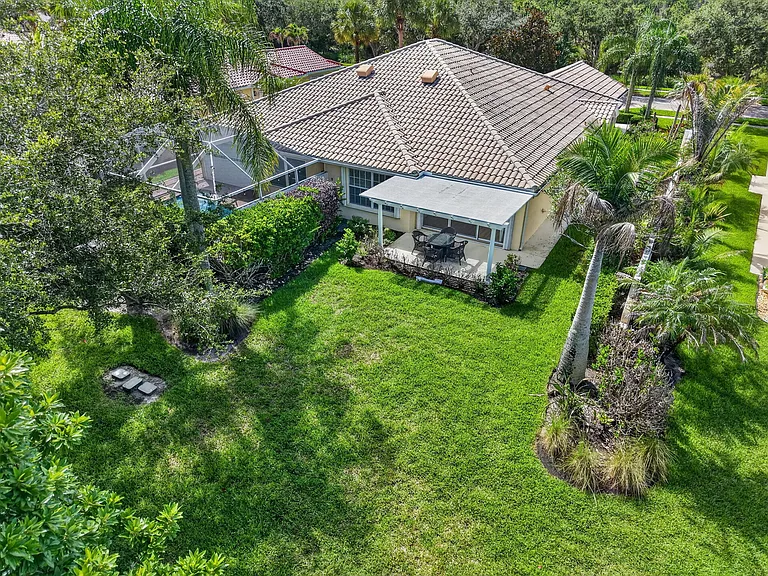 3546 SE Glacier Ter — Photo 54