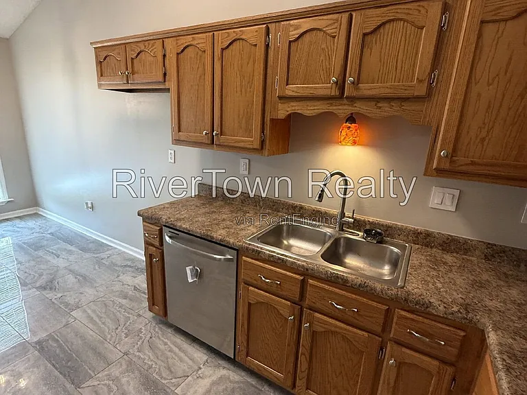 10570 Pecan View Dr — Photo 4