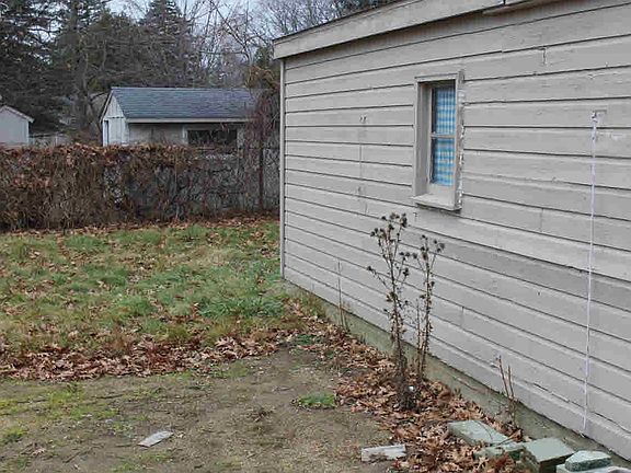 4th image of 3626 Dearborn Ave