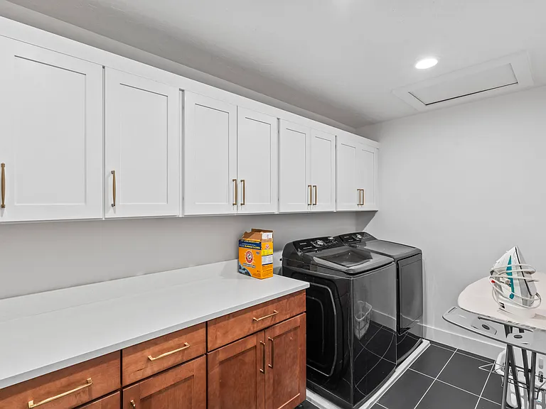 690 S Edge Ln — Photo 37