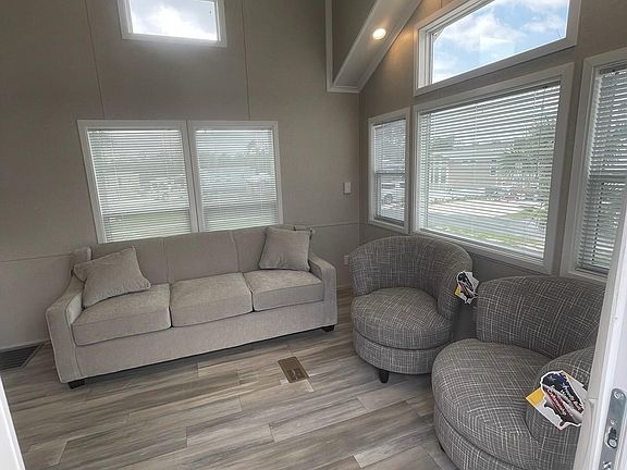 3rd image of 43 Grassy Lake Cir