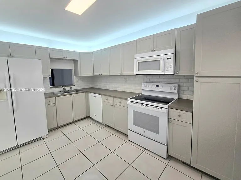 15081 SW 127th Ct — Photo 5