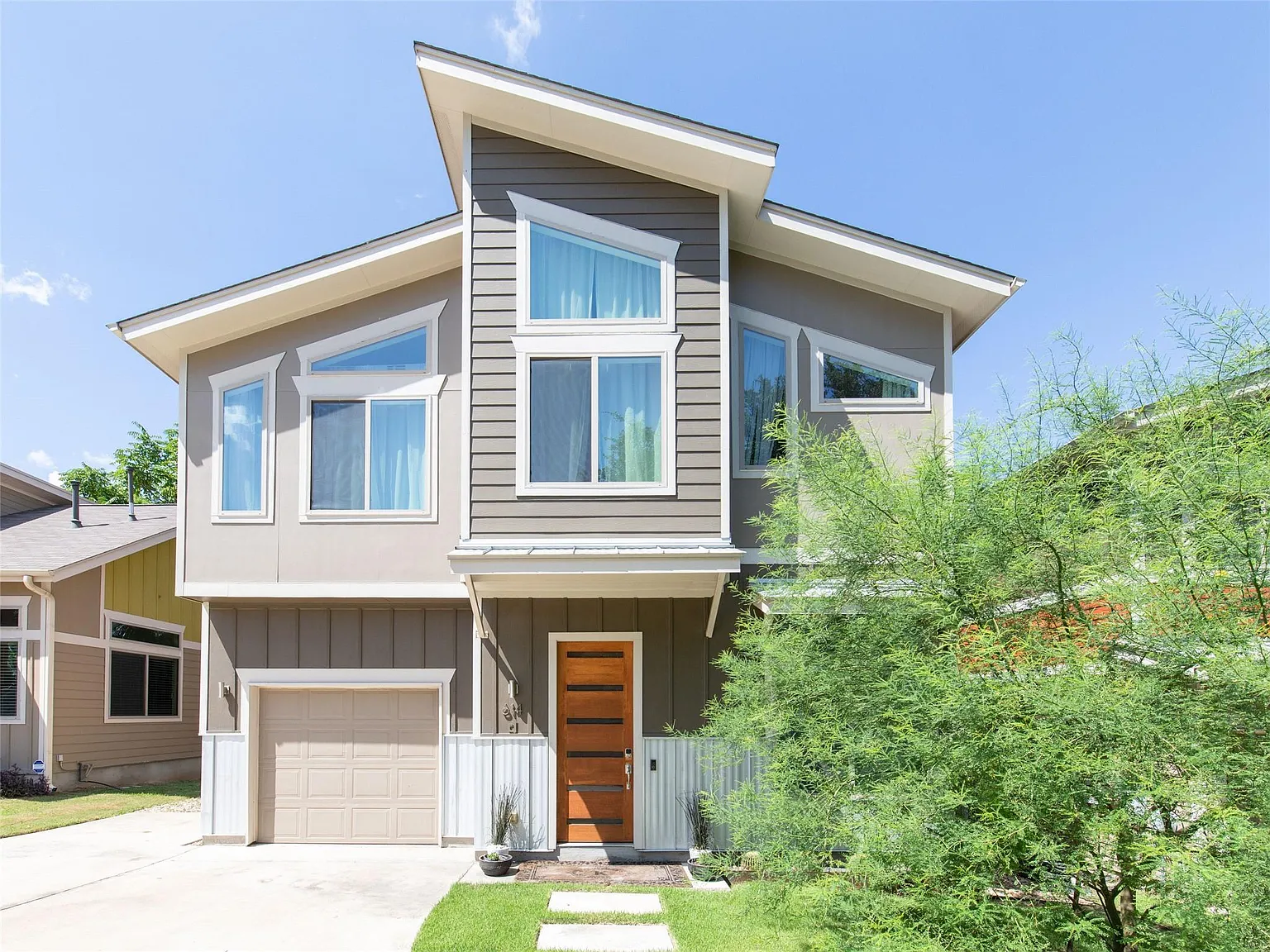 3 bed, 2.5 bath, 1902 sqft, $4,499 — Photo 1
