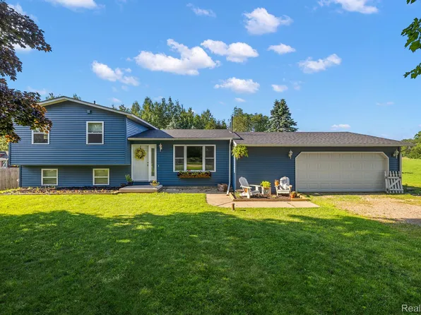 2647 Breezeway St, North Branch, MI 48461