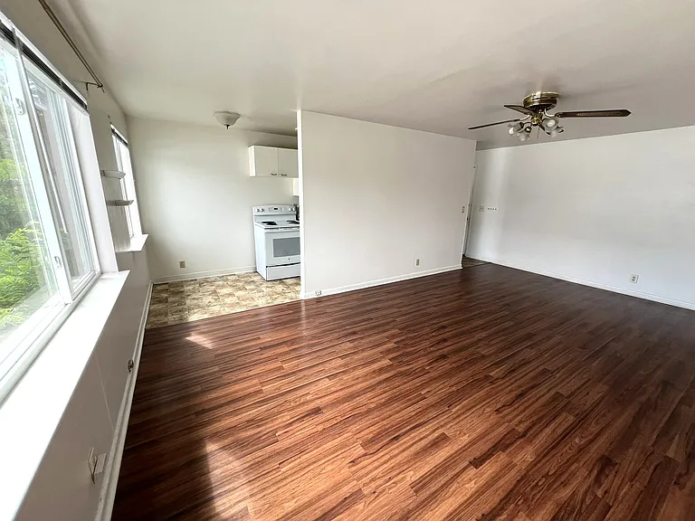Living + Kitchen eating area