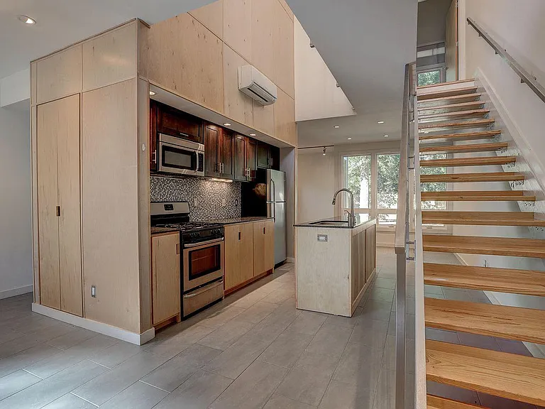 1613 W University Ave — Photo 5