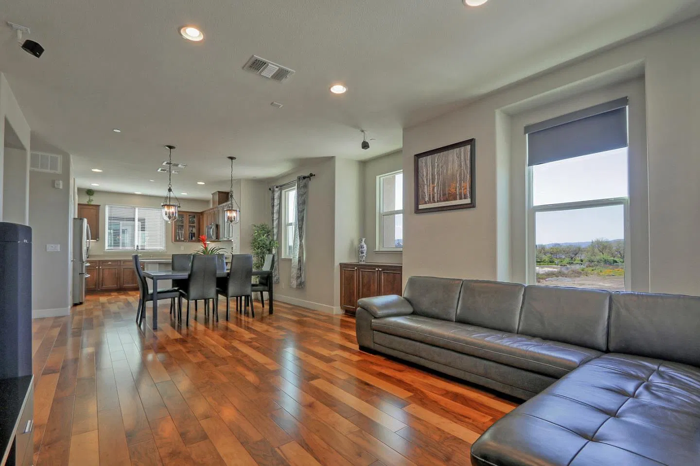 4 bed, 3.5 bath, 1851 sqft, $4,800 — Photo 2