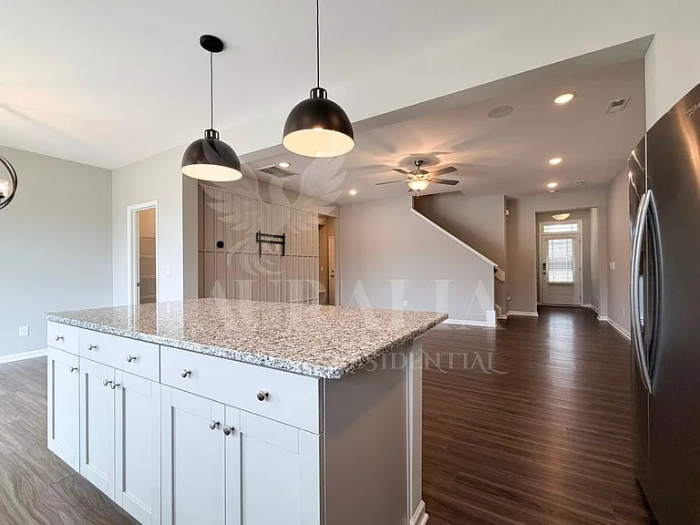111 Lennei Ln — Photo 2