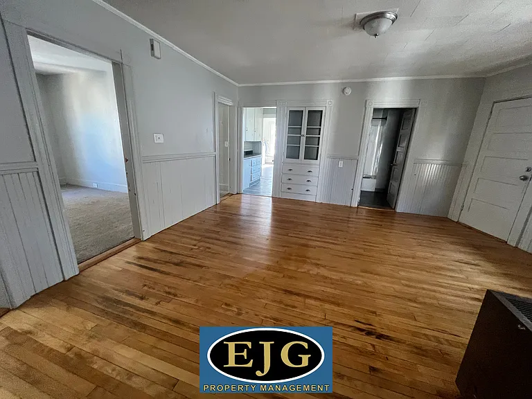 551 Montgomery St #2 — Photo 8