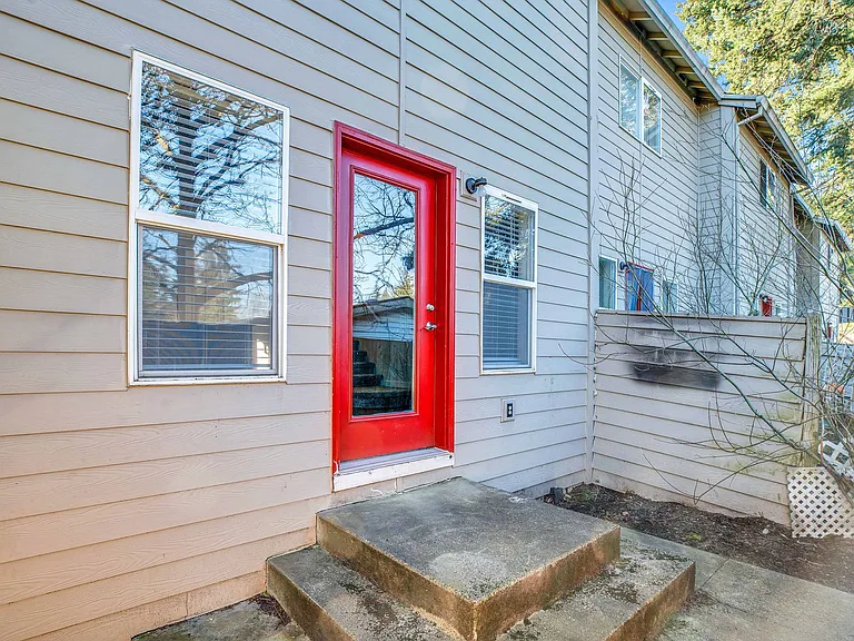 Spacious 2 Bedroom Townhomes with Private Garage Limited Availability — Photo 8