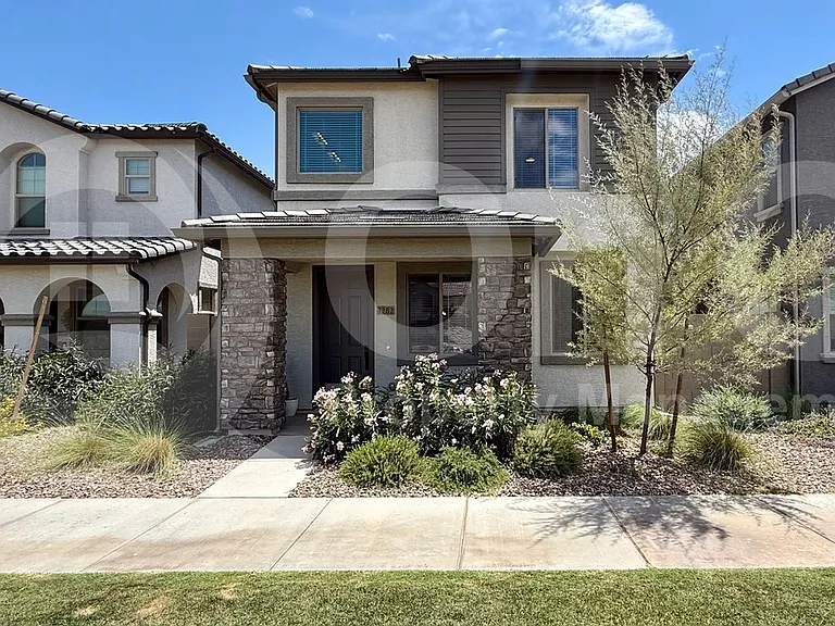 1282 W Sparrow Dr — Photo 1