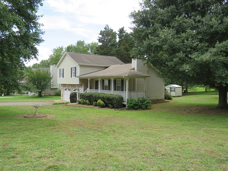 105 Joe Dr — Photo 2
