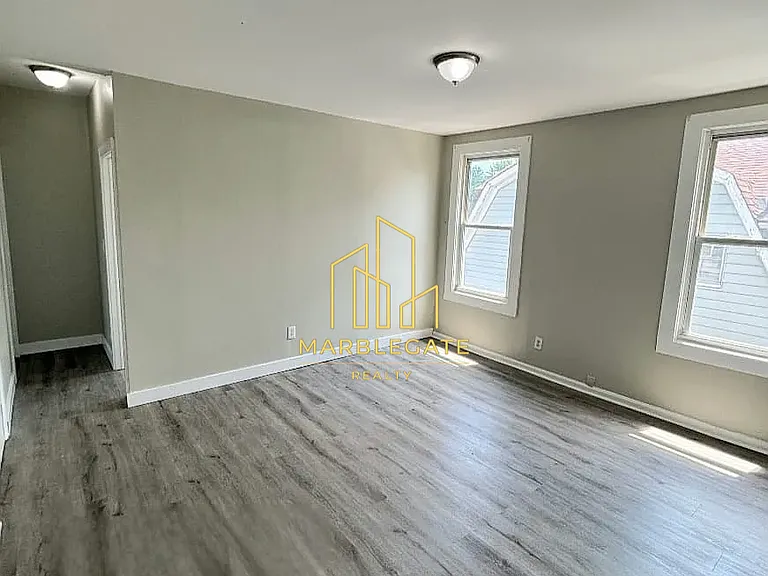 27-29 N Munn Ave #22 — Photo 9