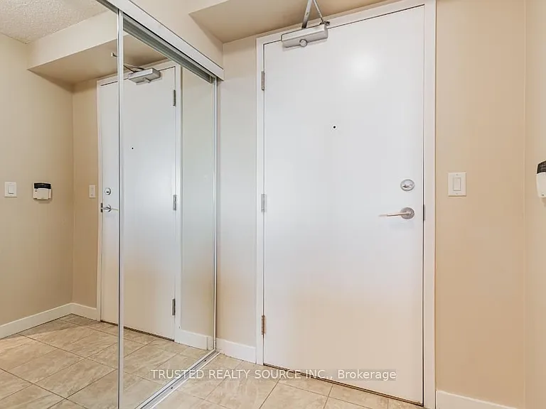 38 Lee Centre Dr #906 — Photo 3