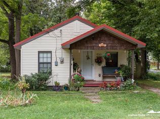 930 W Maple St, Rogers, AR 72756