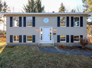 4 Bradford Rd, Cape Elizabeth, ME 04107