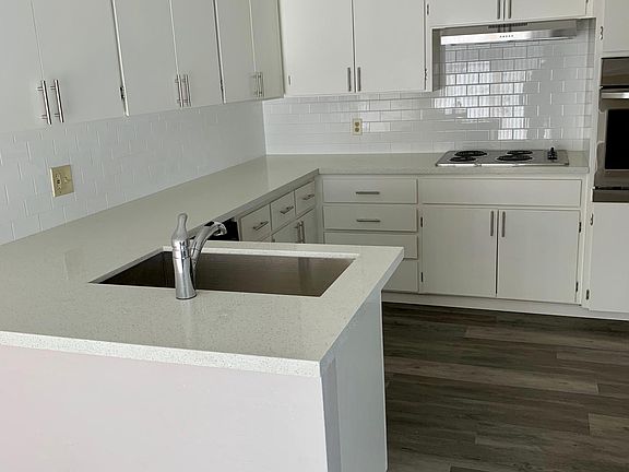 3rd image of 3725 Starview Dr APT 1