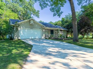 52700 Ackley Ter, Paw Paw, MI 49079