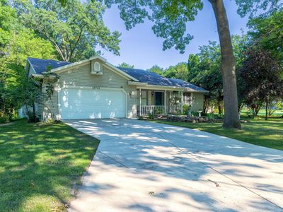 52700 Ackley Ter, Paw Paw, MI, 49079