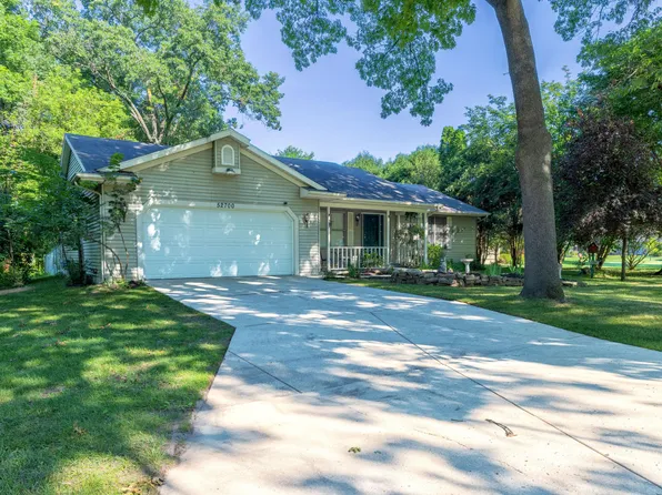 52700 Ackley Ter, Paw Paw, MI 49079