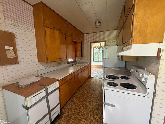 3rd image of 1030 250th St