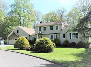 511 Pine Tree Dr, Orange, CT 06477