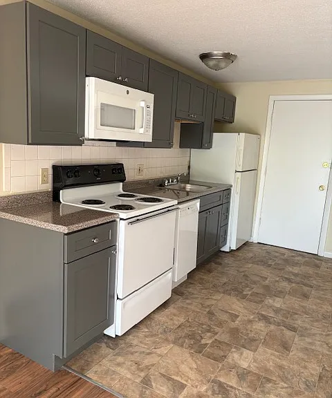 28 Dinan Dr #11 — Photo 2